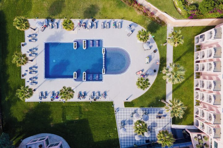 Pools & Facilities