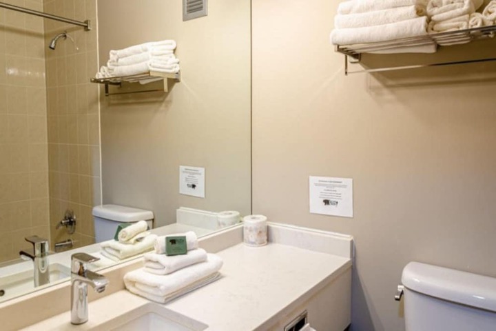 Room 210 of 266
