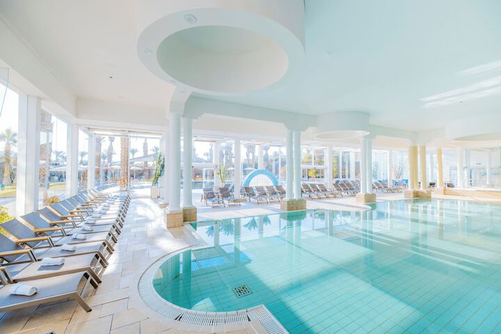 Hotel with Pool