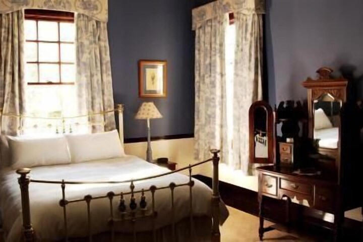 Room 8 of 33