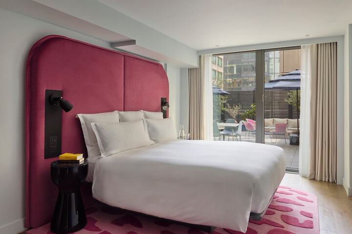 Room 52 of 233