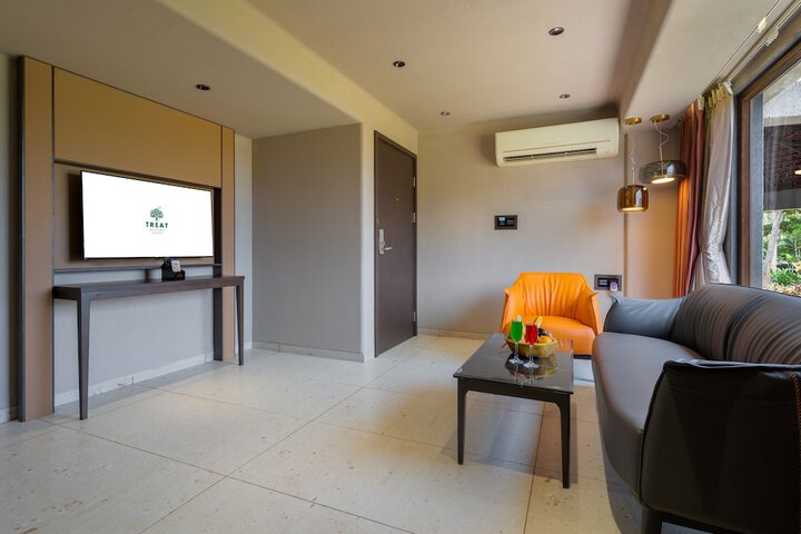 Room 6 of 44