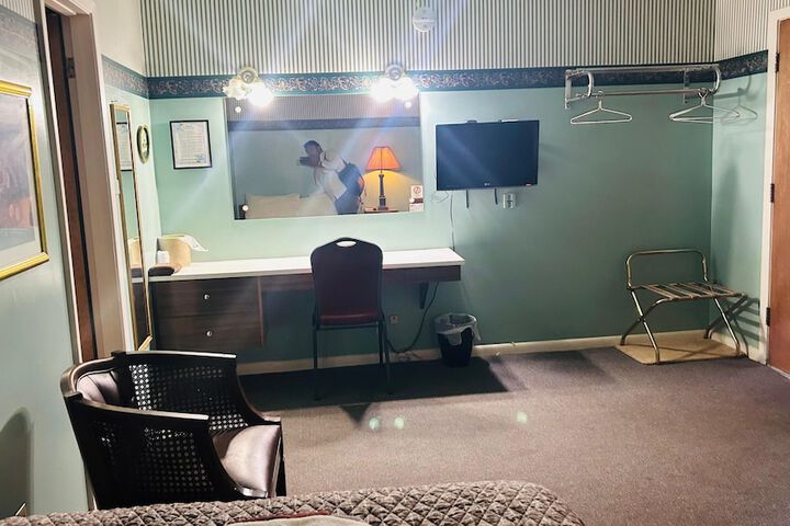 Room 37 of 59