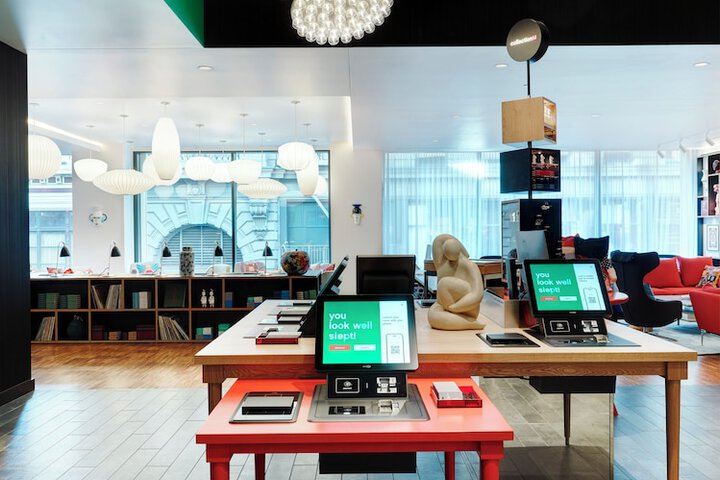 Check-in/check-out kiosk