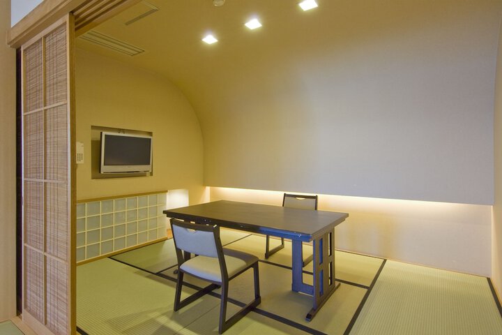 Room 12 of 75