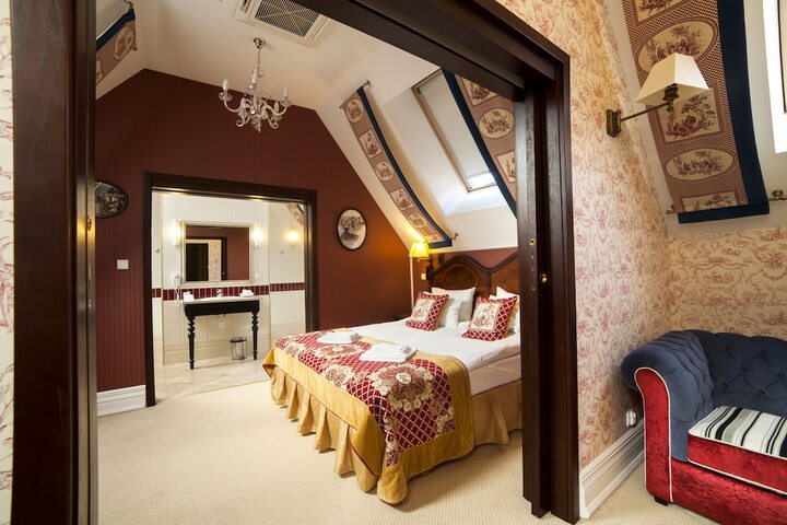 Room 27 of 72