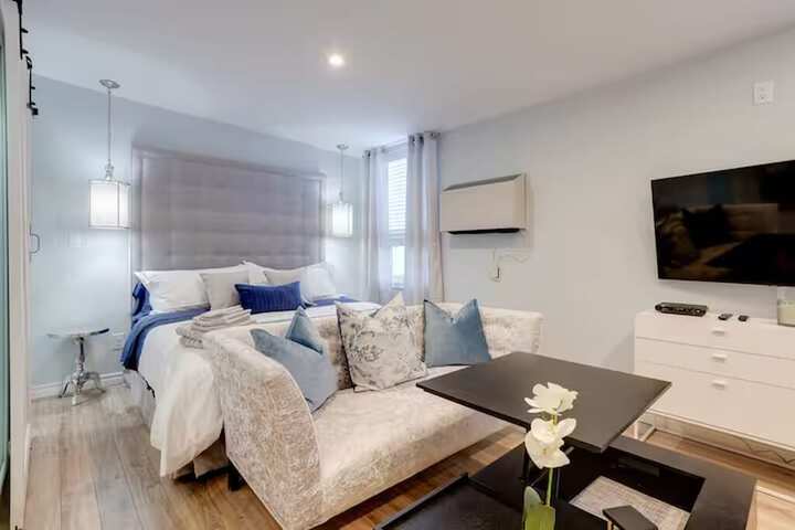 Room 4 of 6