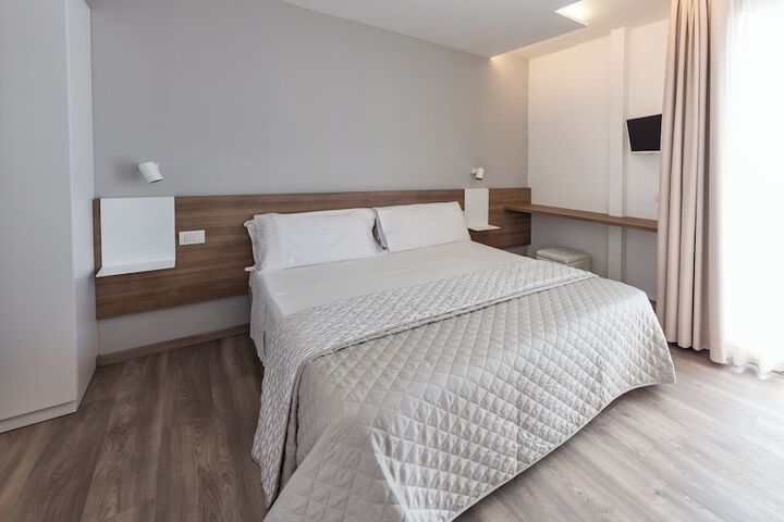 Room 10 of 74