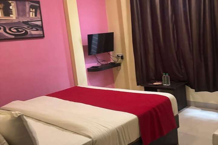 Room 17 of 33