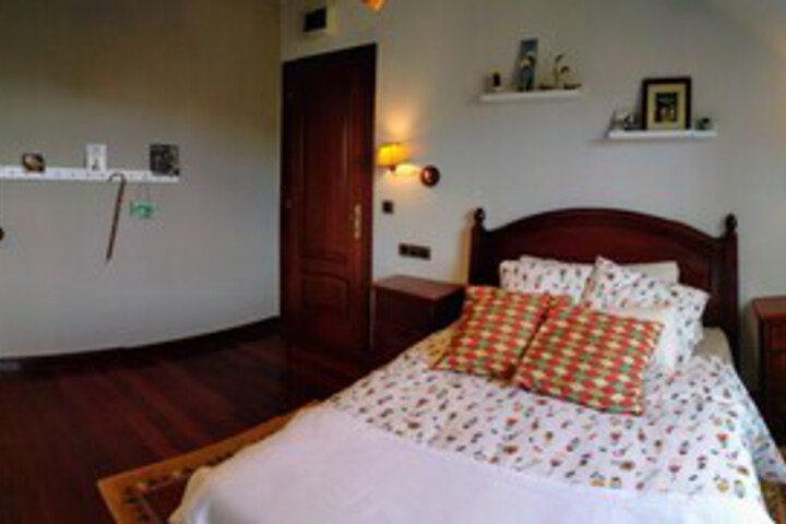 Room 12 of 37
