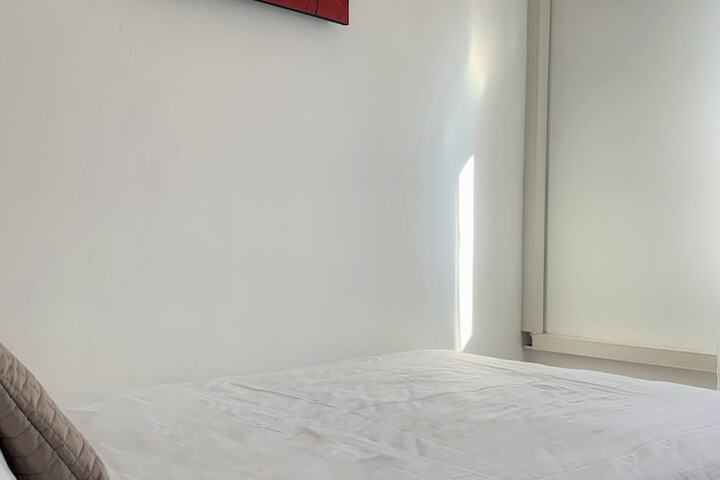 Room 21 of 37