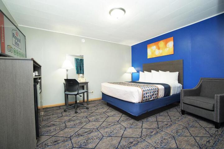Deluxe 2 Queen Beds (2 of 21)