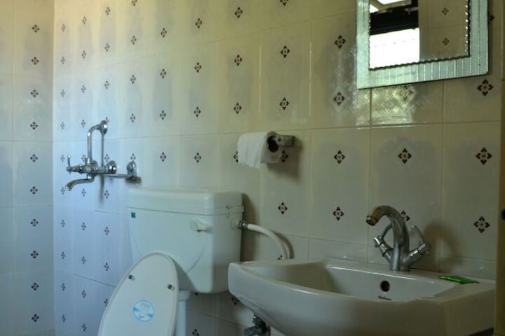 Room 12 of 34