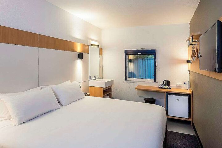 Room 8 of 19