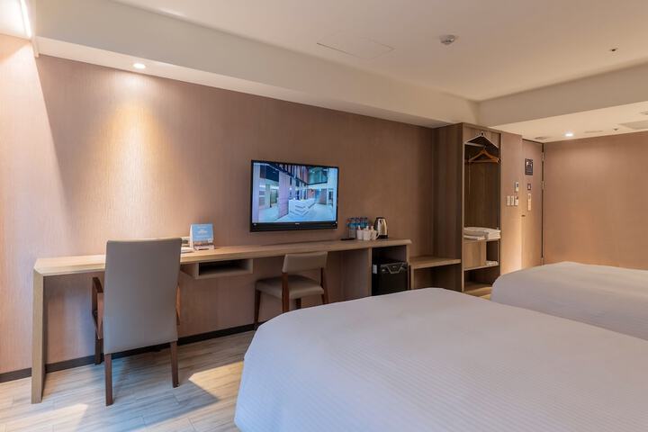 Room 42 of 87