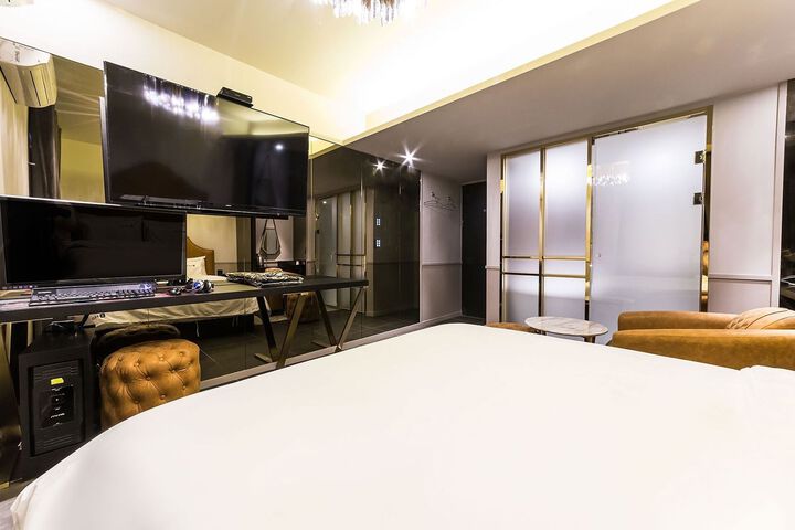 Room 79 of 84
