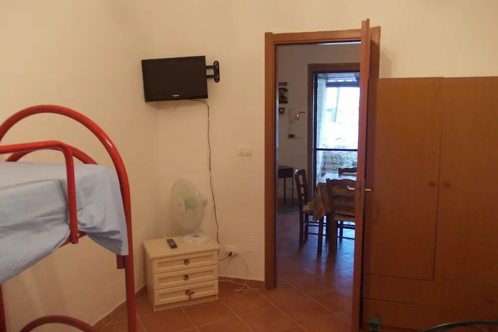 Room 2 of 10