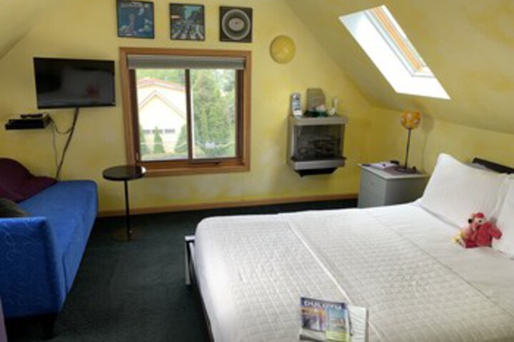 Room 30 of 34