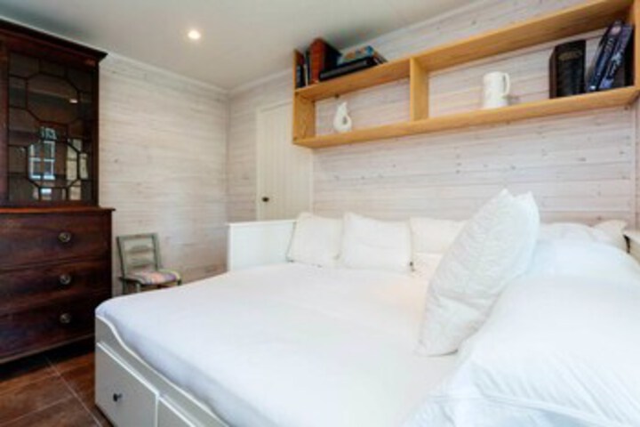 Room 16 of 19