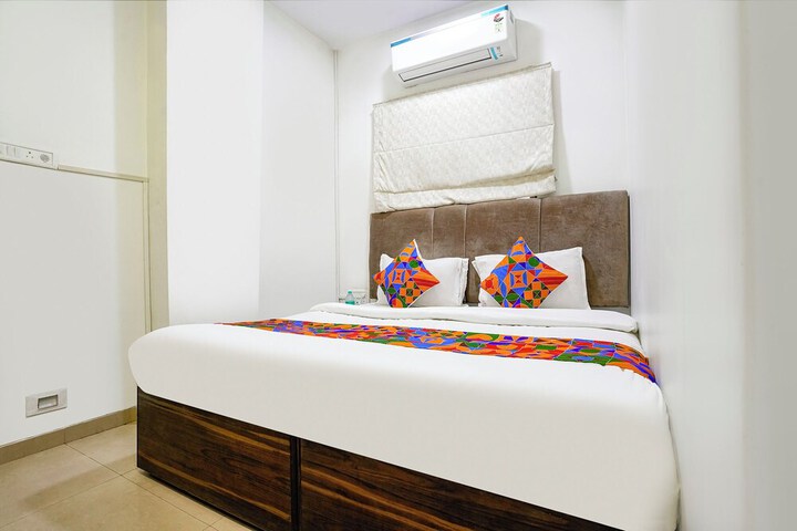 Room 10 of 26