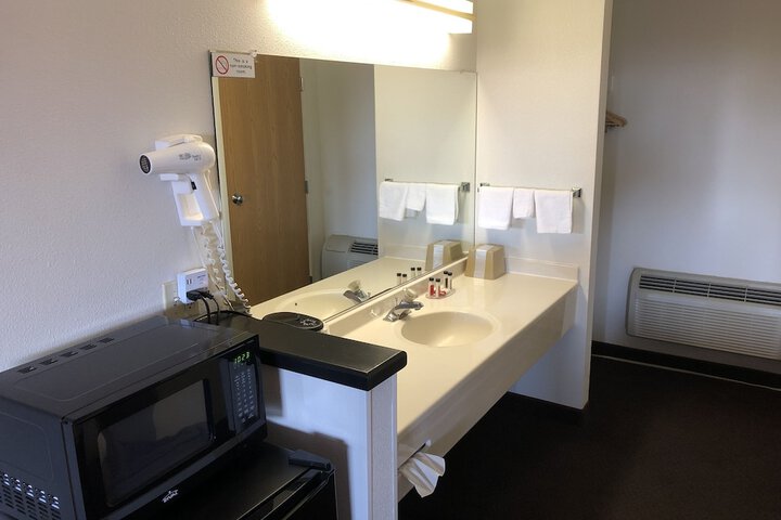 Room 6 of 32