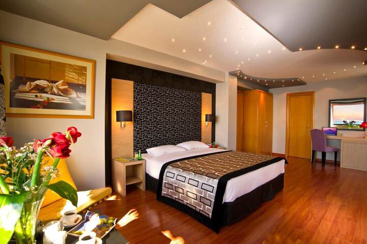 Room 16 of 44