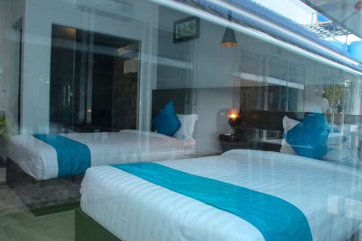 Room 7 of 51