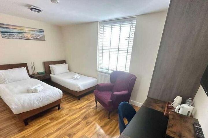 Room 5 of 121