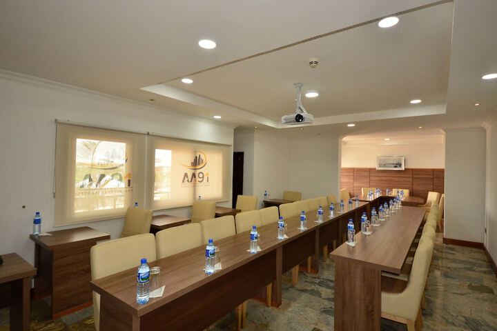 Ballroom/Hall 119 of 134
