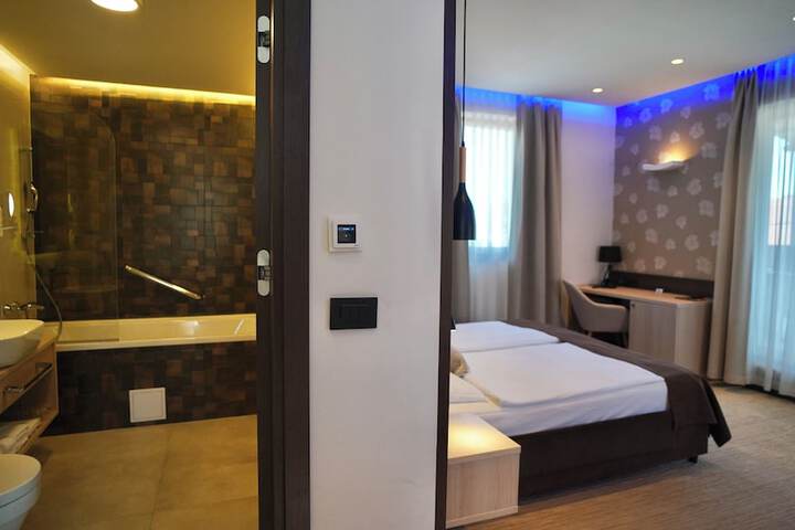 Room 40 of 73