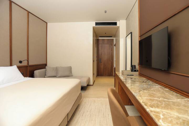 Room 26 of 100