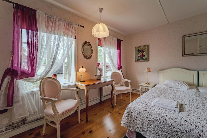 Room 26 of 148