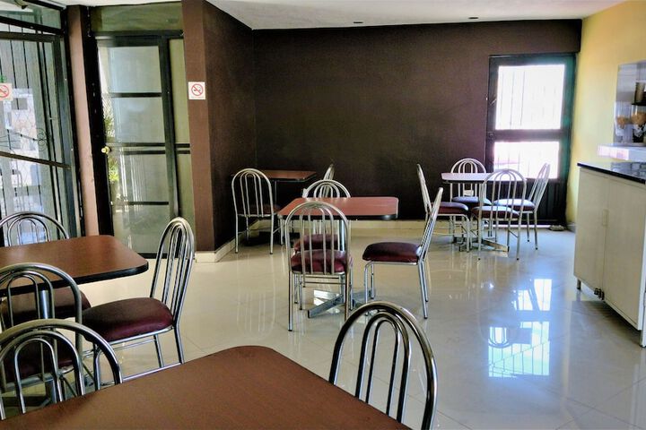 Dining 36 of 37
