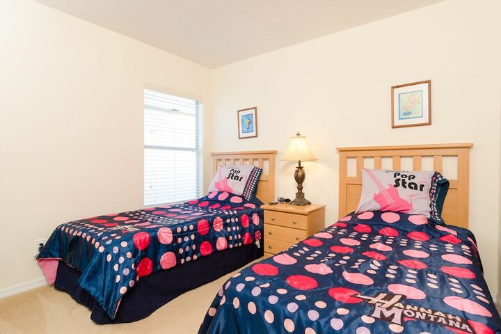 Room 3 of 33