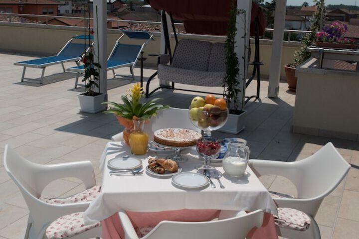 Breakfast/Coffee Service 32 of 38