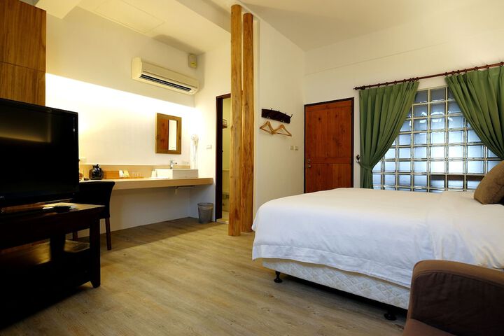 Room 3 of 34