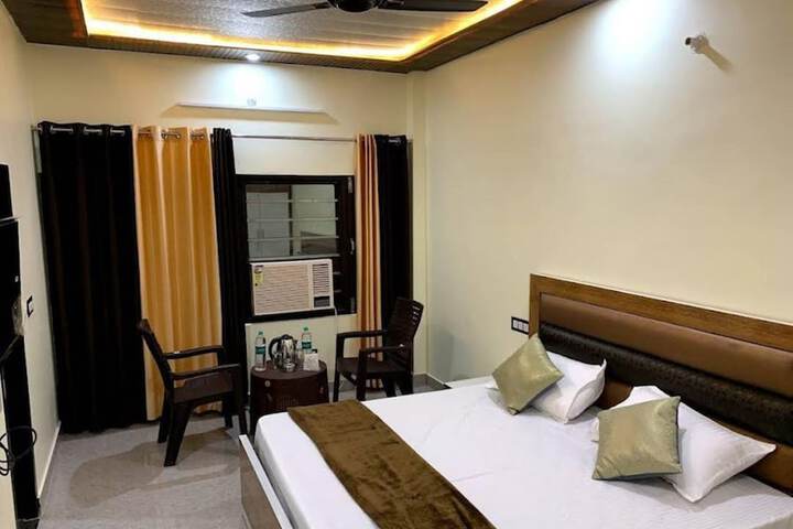 Room 3 of 18