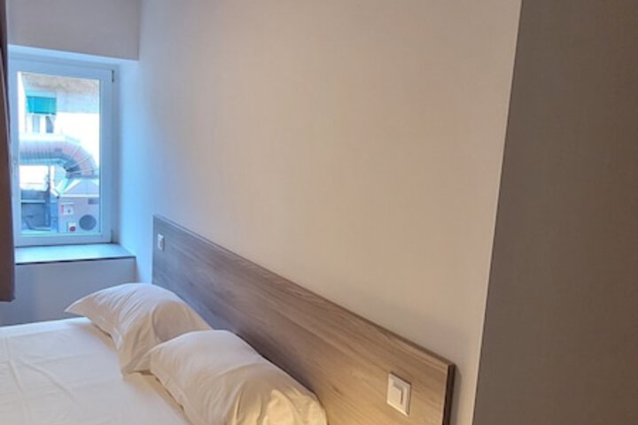 Room 25 of 47