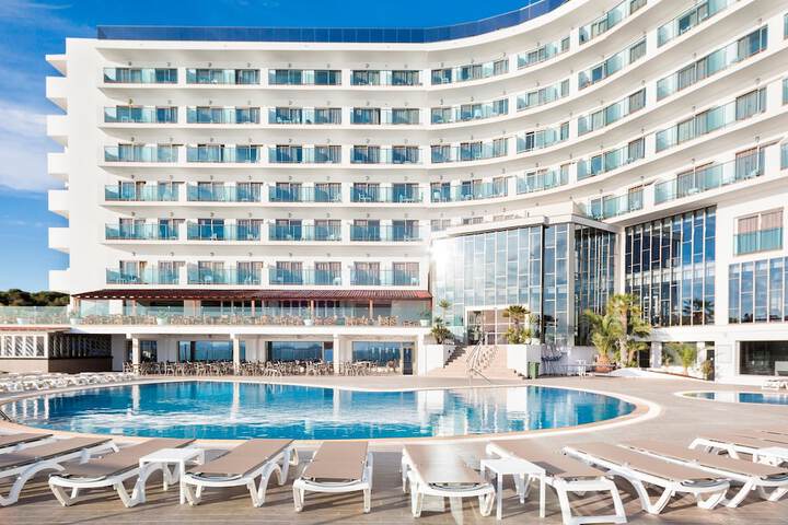 Hotel Pool