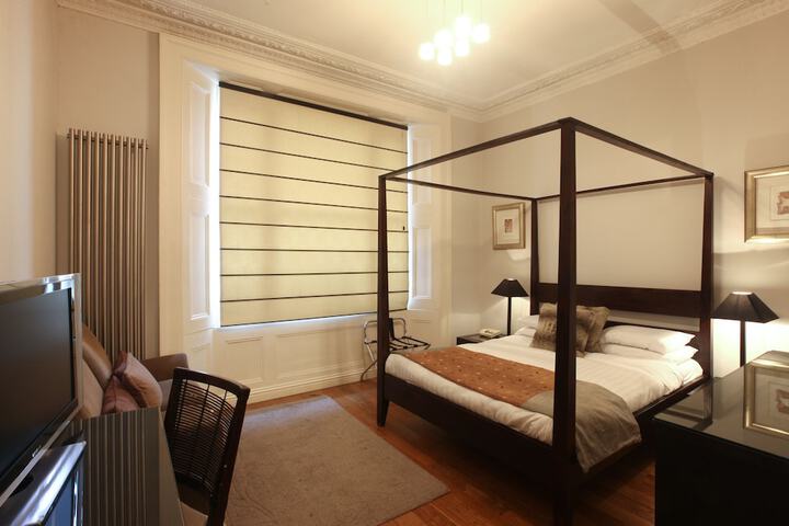 Room 49 of 100
