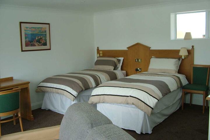 Room 4 of 25
