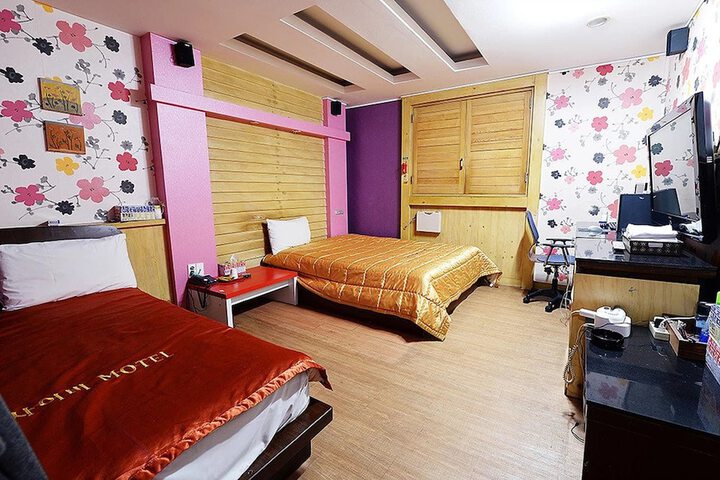 Room 16 of 31
