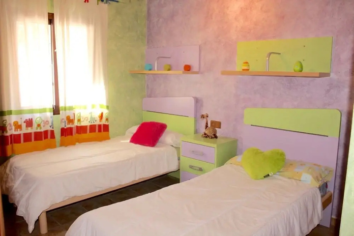 Room 4 of 12