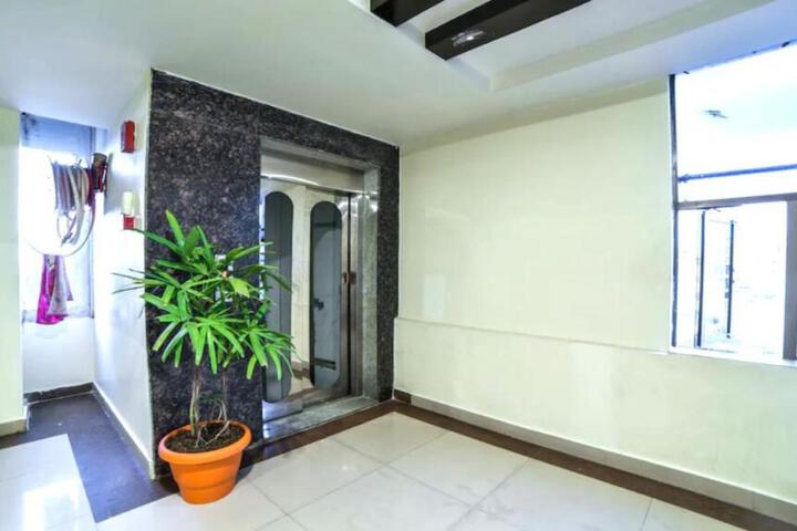 Room 8 of 12