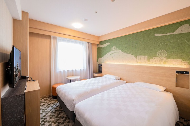 Room 26 of 120