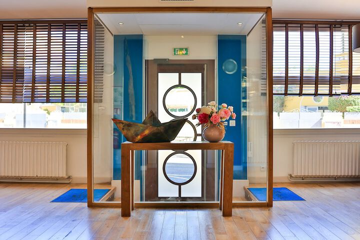 Entrance & Lobby