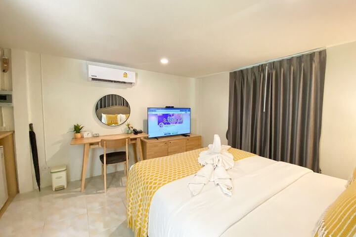 Room 14 of 76