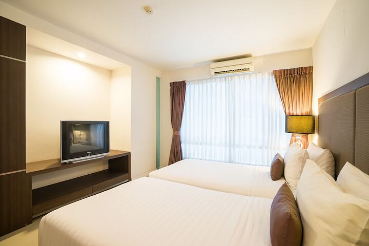 Room 26 of 80
