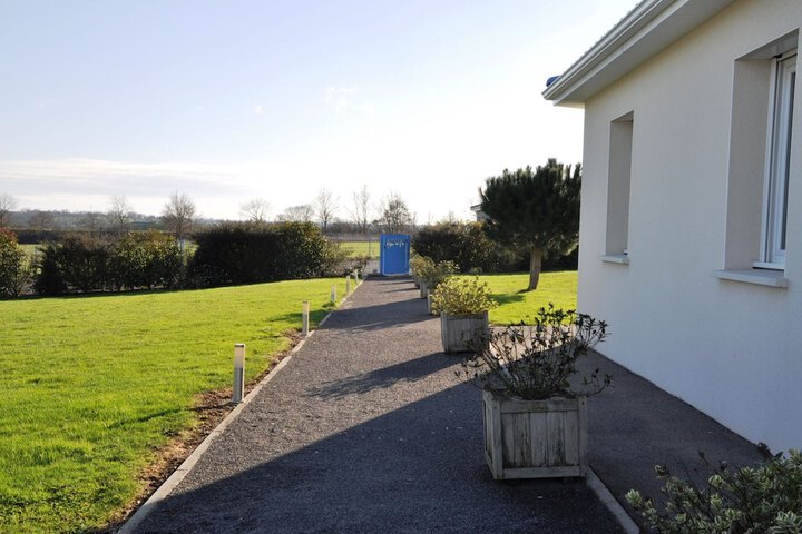 Hotel Exterior 29 of 36