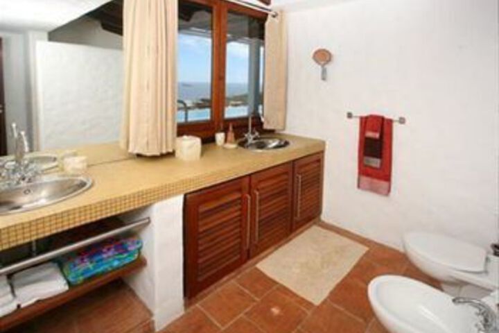 Room 4 of 28